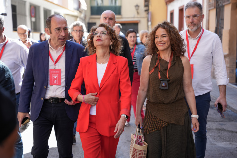 La candidata del PSOE-A, María Jesús Montero a su llegada a votar en Sevilla este 17M.