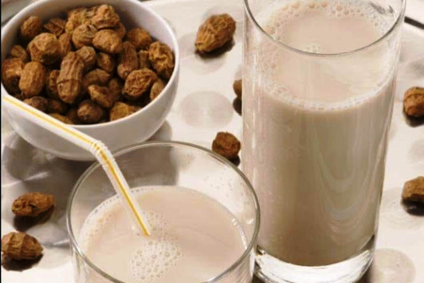 La horchata vuelve cada verano como una de las bebidas más consumidas para combatir el calor.