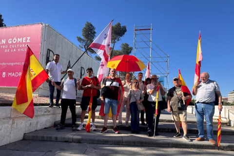 Afiliados de Vox Tarancón en la manifestación
