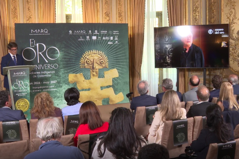 El diputado Juan de Dios Navarro, con los asistentes en la Casa de América.