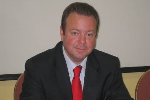 Emilio Cortés.