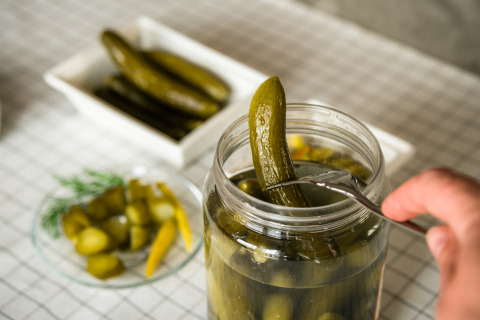Los pepinillos en vinagre pueden ser un snack saludable