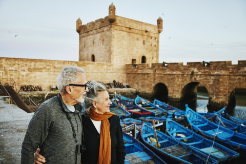 Una pareja disfruta de su viaje del Imserso