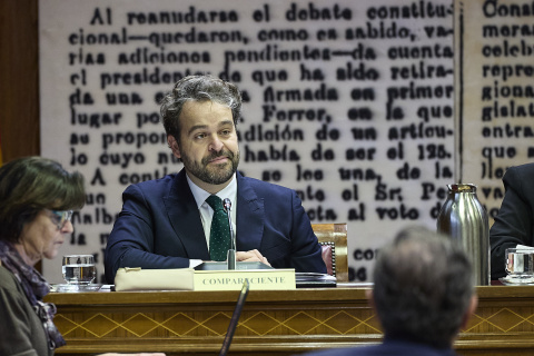 El secretario de Política Municipal y adjunto a la Secretaría de Organización del PSOE, Juanfran Serrano, en la comisión de investigación del Senado sobre el 'caso Koldo'