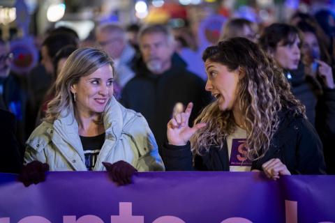 La portavoz del grupo parlamentario de Sumar, Verónica Martínez Barbero y la coordinadora general de Sumar, Lara Hernández.