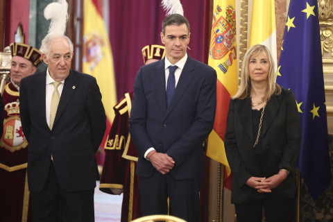 El presidente del Tribunal Constitucional, Cándido Conde-Pumpido; el presidente del Gobierno, Pedro Sánchez, y la presidenta del CGPJ, Isabel Perelló.