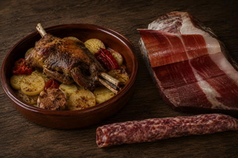 La identidad gastronómica aragonesa nace también de su tradición cárnica.