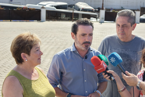 El secretario general del PP de Málaga, José Ramón Carmona, en rueda de prensa en Frigiliana.