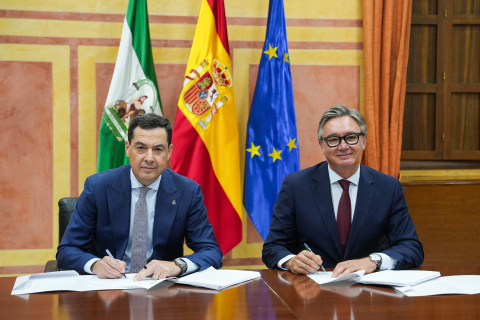 Moreno y Gavira firman un acuerdo de Gobierno.