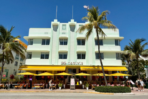 El Carlyle, uno de los edificios más emblemáticos de Ocean Drive.