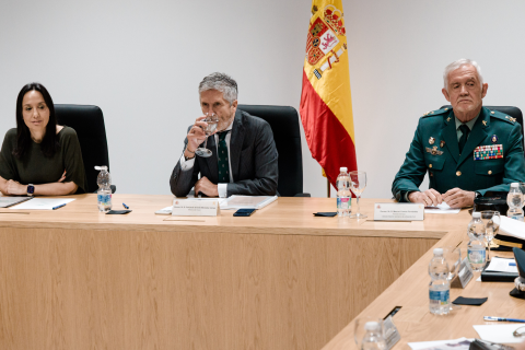 La directora general de la Guardia Civil, Mercedes González; el ministro del Interior, Fernando Grande-Marlaska, y el DAO de la Guardia Civil, Manuel Llamas.