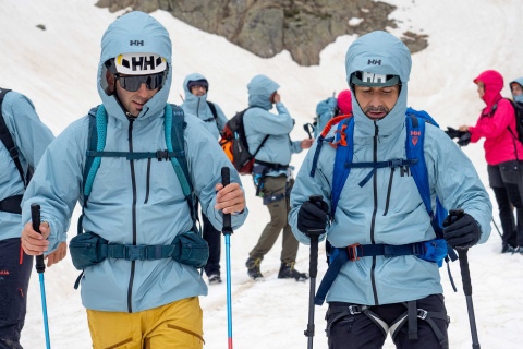 Caminar sobre nieve exige técnica y confianza.