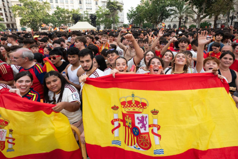 Aficcionados en la Plaza del Ayuntamiento de Valencia