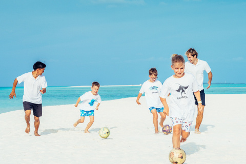 Fútbol con Fernando Llorente en las Maldivas, la iniciativa de Four Seasons Resorts