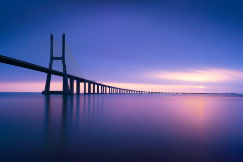 El Puente Vasco da Gama transformó la movilidad de Lisboa y figura entre los puentes más largos de Europa.