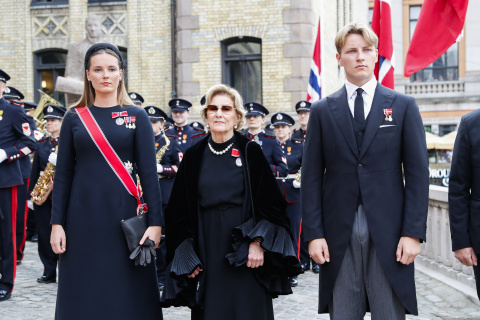 Ingrid Alexandasa, Sverre Magnus y su abuela la reina viuda Sonia de Noruega.