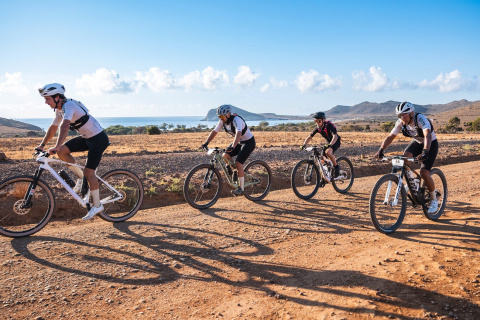 Ciclistas en la Skoda Titan Desert Almería