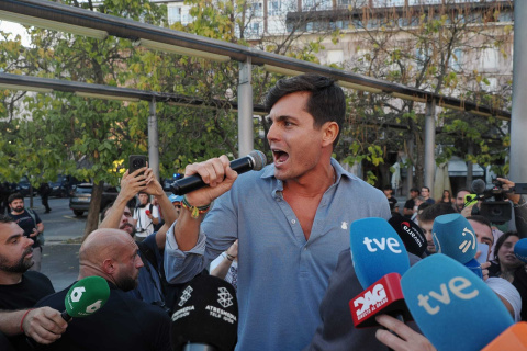 El periodista Vito Quiles durante el encuentro ‘Mafia o Patria' en Pamplona