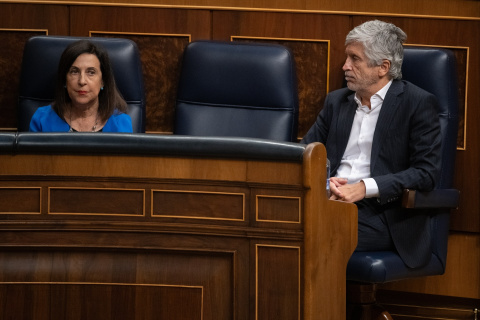 La ministra de Defensa, Margarita Robles, y el ministro del Interior, Fernando Grande-Marlaska