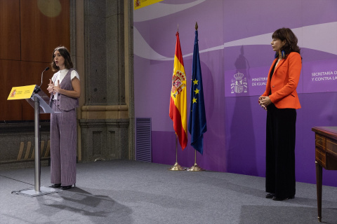 Irene Montero durante el traspaso de su cartera a Ana Redondo en la sede del Ministerio de Igualdad