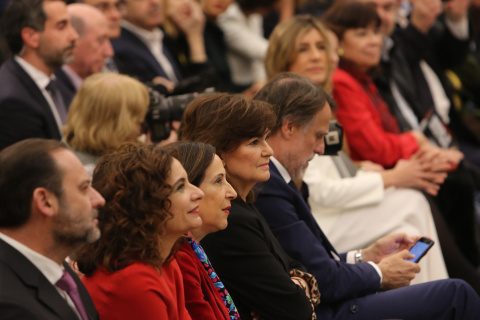 El ministro de Fomento, José Luis Ábalos, la ministra de Hacienda María Jesús Montero, la ministra de Defensa Margarita Robles y la vicepresidenta Carmen Calvo durante la presentación del libro de Pedro Sámchez 'Manual de resistencia' en el hotel Intercontinental de Madrid.
Ricardo Rubio / Europa Press
21/2/2019