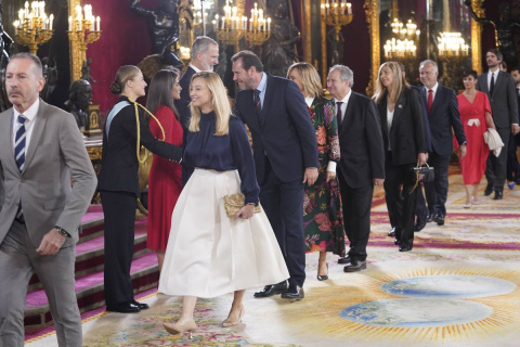 Yasmina Gregori y Oscar Puente en una recepción en el Palacio Real.
