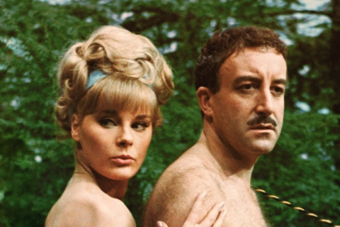 Elke Sommers y Peter Sellers en 'El nuevo caso del Inspector Closseau' (1964).