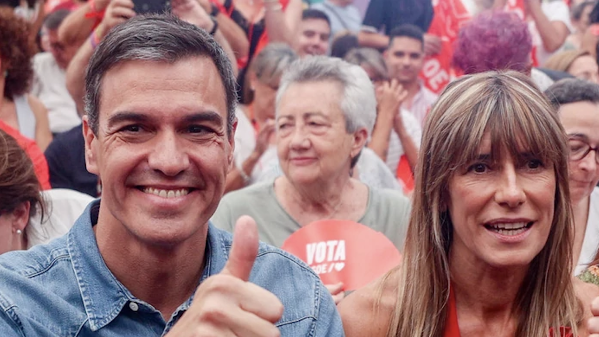 Pedro Sánchez junto a su mujer Begoña Gómez en un acto del PSOE