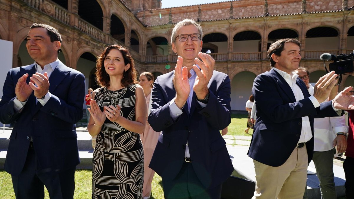 El líder del PP, Alberto Núñez Feijóo, junto a Juanma Moreno (Andalucía), Isabel Díaz Ayuso (Madrid) y Alfonso Fernández Mañueco (Castilla y León)