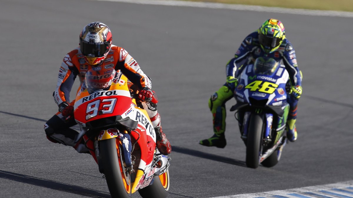 Márquez (93) y Rossi (46), en una carrera de 2016 en Japón