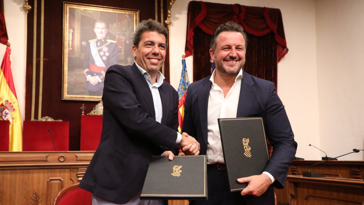 El 'president' de la Generalitat, Carlos Mazón, y el alcalde de Elche, Pablo Ruz
GVA
(Foto de ARCHIVO)
20/5/2024