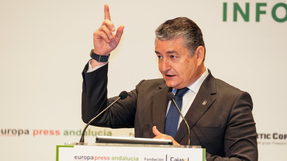 El consejero de la Presidencia de la Junta de Andalucía, Antonio Sanz,