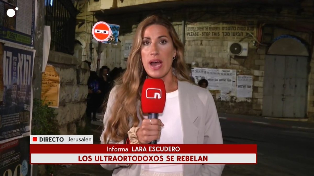 La reportera Lara Escudero en 'Noticias Cuatro'