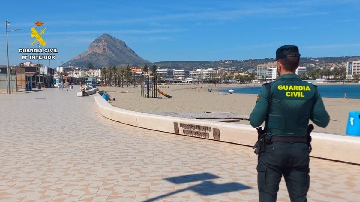 Agente de la Guardia Civil en Xàbia