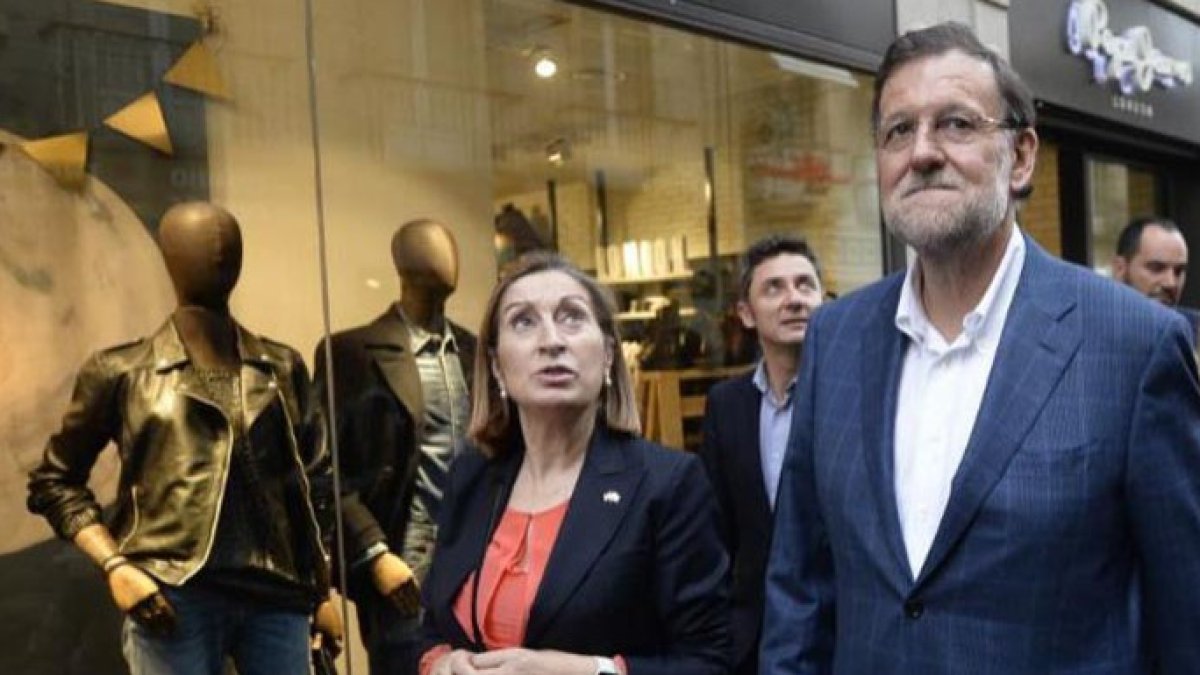 Rajoy paseaba junto a Pastor por el centro de Pontevedra cuando fue agredido.