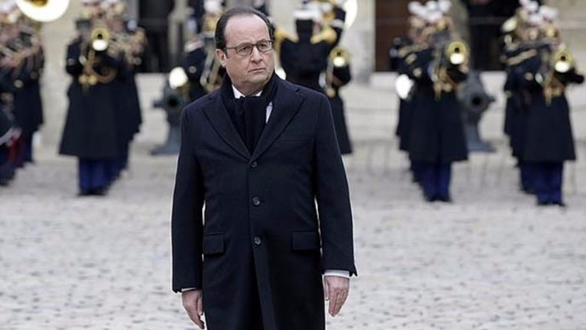 Hollande recuerda a Francia que se perseguirá a los autores de la masacre.