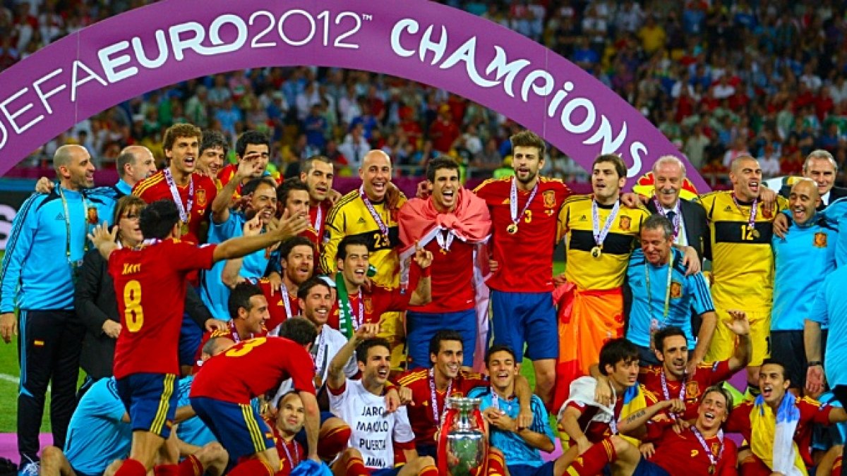 La selección española, celebrando la victoria en la última Eurocopa.