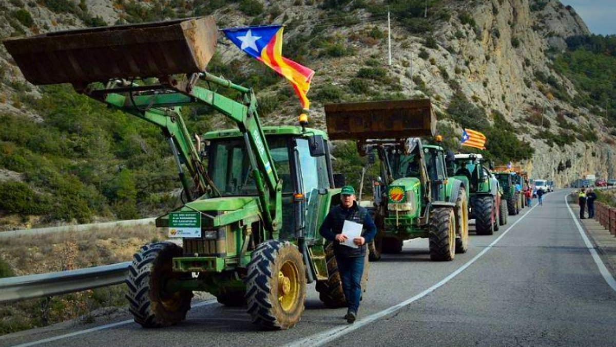 Los tractores ya cortaron carreteras esta misma semana.