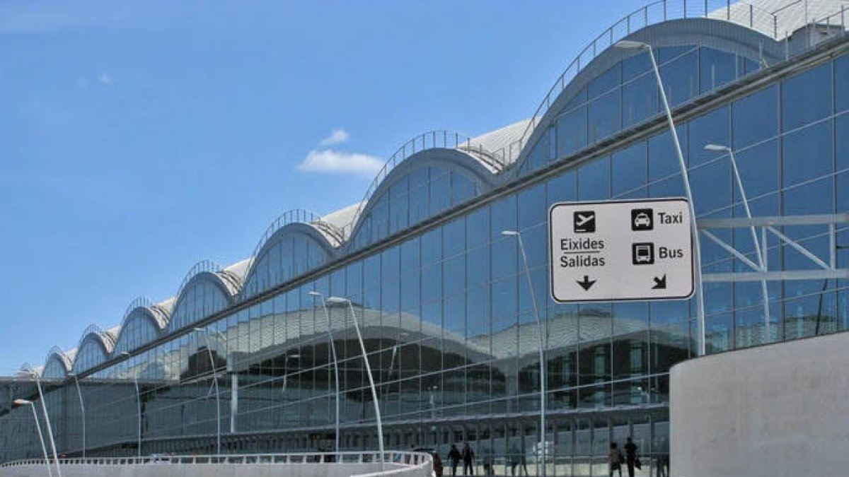 El Aeropuerto Internacional Alicante-Elche es el quinto en número de pasajeros de España.