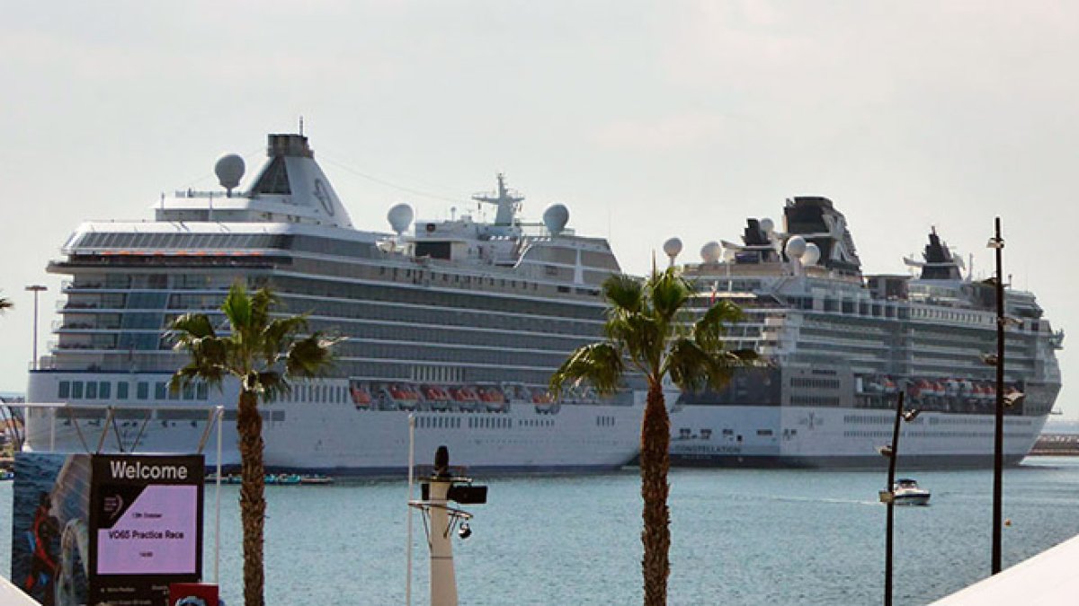 Los cruceros recalan en Alicante coincidiendo con la Volvo Ocean Race.