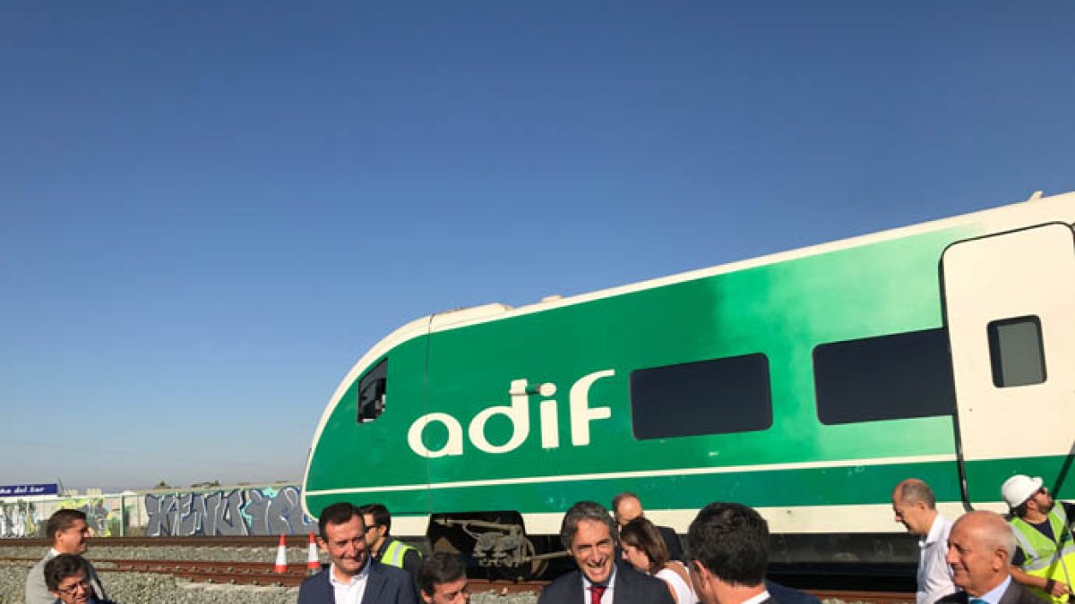 El ministro de Fomento, Inígo de la Serna visita las obras del AVE en Elche.