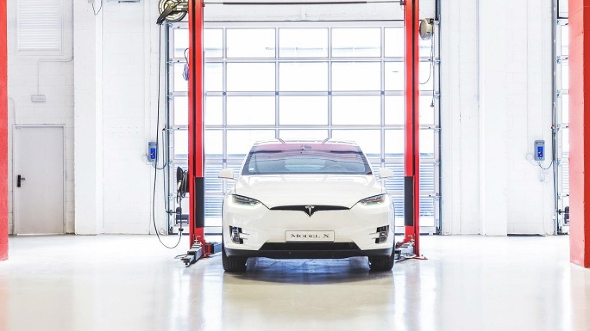 Tesla abre su primer centro de servicio en España