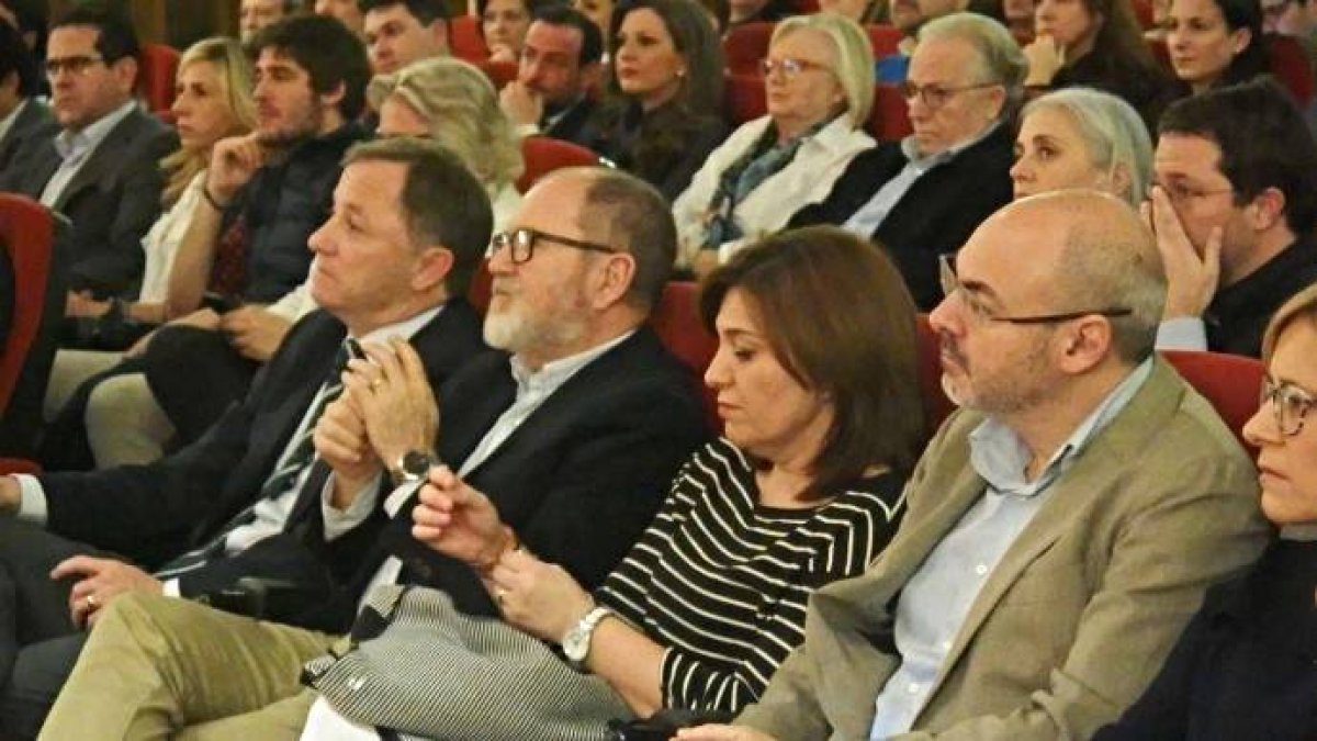 Dirigentes del PP en la conferencia de Pablo Casado en el Ateneo.