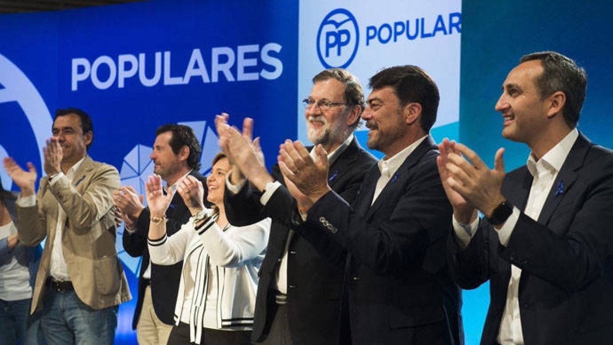 Mariano Rajoy con Luis Barcala y toda la cúpula del PP en la Comunitat.