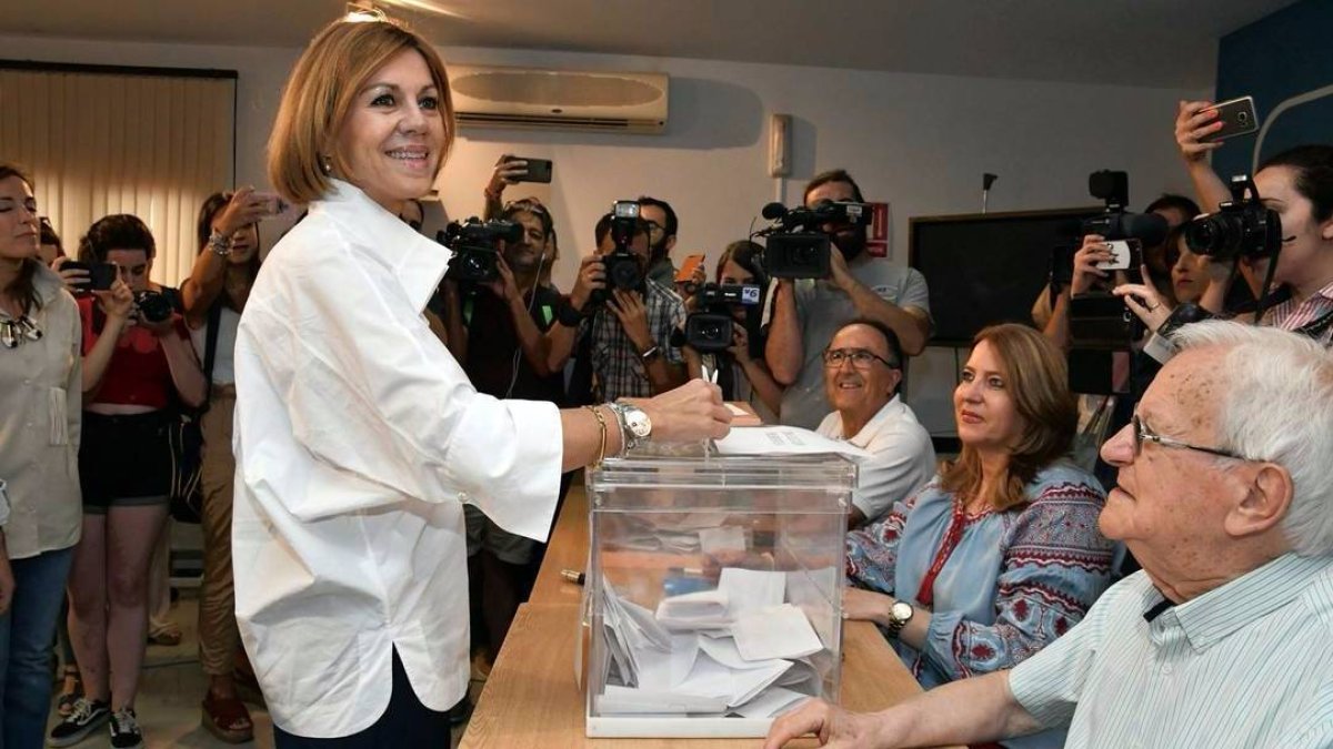 Cospedal votando en Albacete.