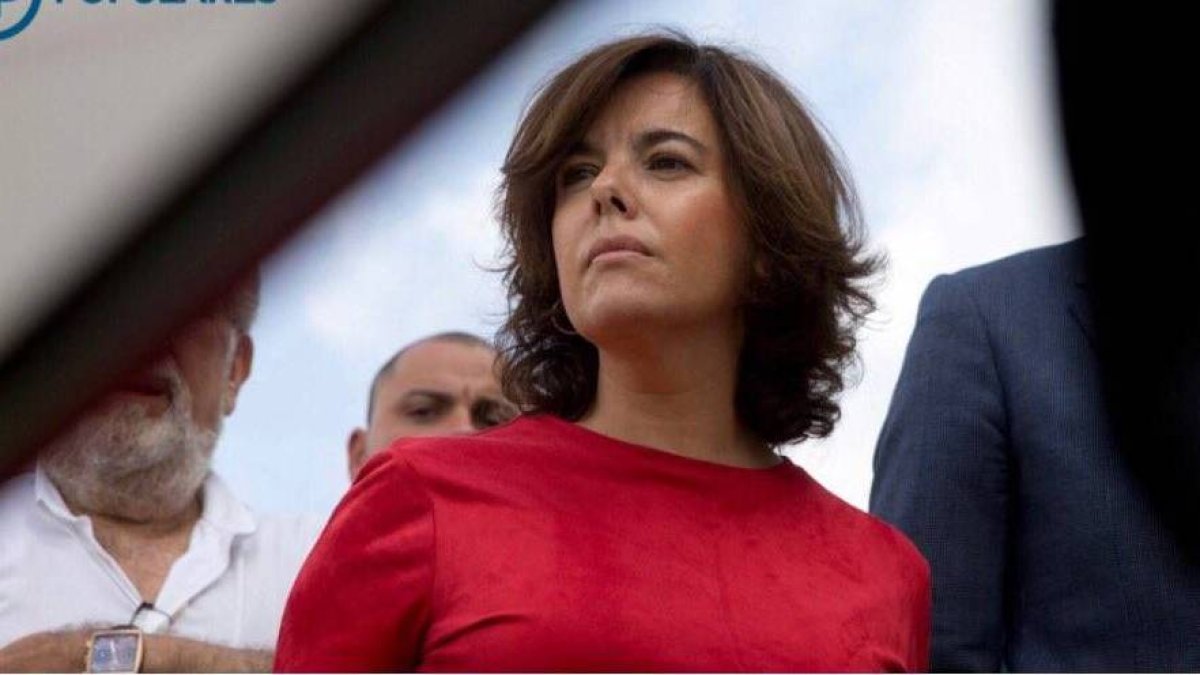 Soraya se adelanta en la carrera para suceder a Rajoy.