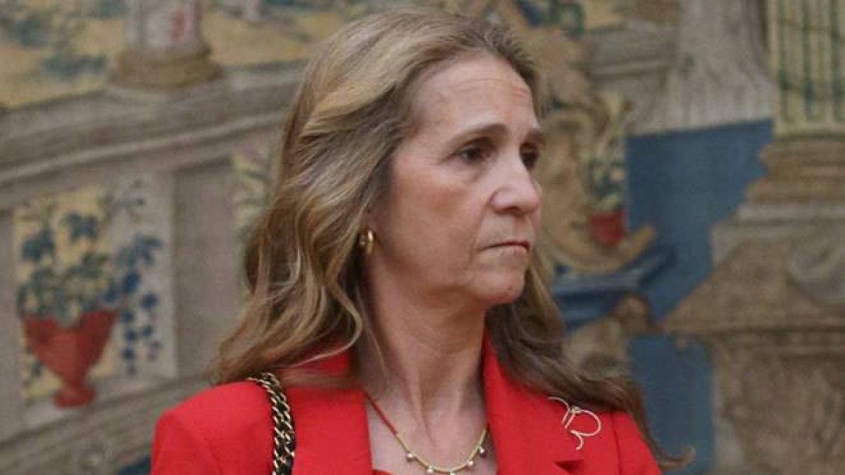 La Infanta Elena no pudo ver el homenaje a su padre 