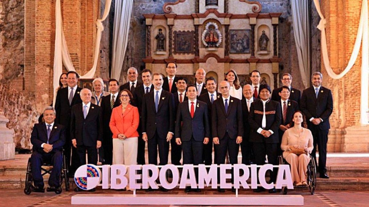 La fotografía oficial de la XXVI Cumbre Iberoamericana.