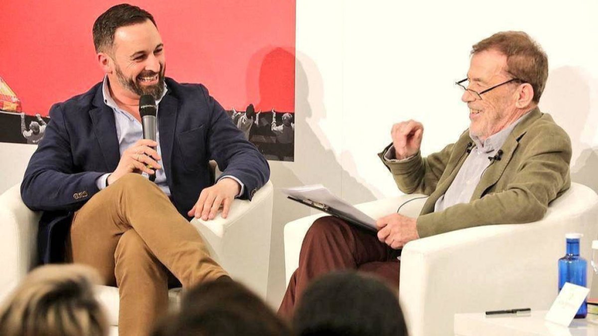 Abascal y Sánchez Dragó charlaron durante una hora ante cientos de personas.