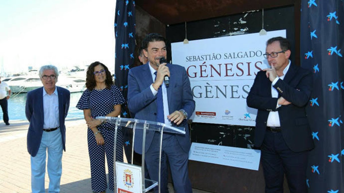 El alcalde Luis Barcala aplaude esta exposición de La Caixa.